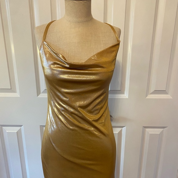 Forever 21 Dresses & Skirts - Gold Never Worn Forever 21 Dress!